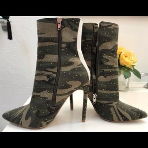 STEVE MADDEN FABRIC POINTED TOE CAMOUFLAGE